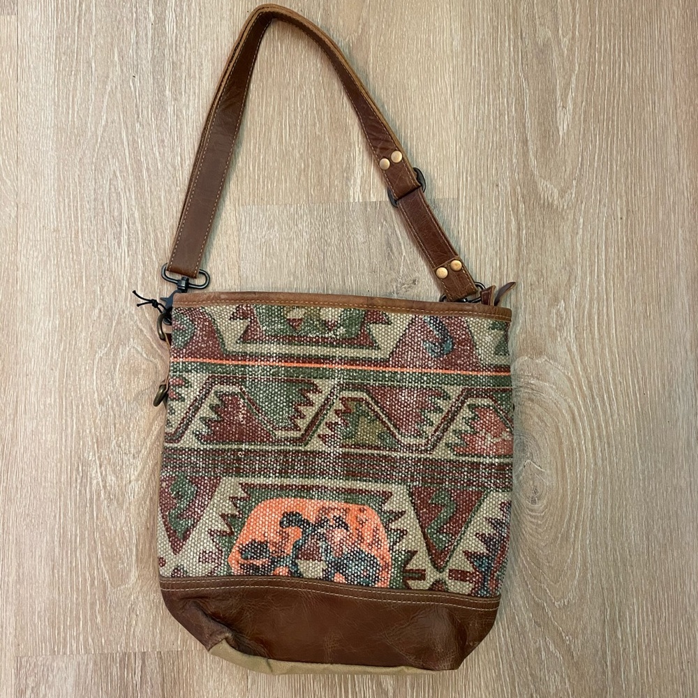 Myra cross body